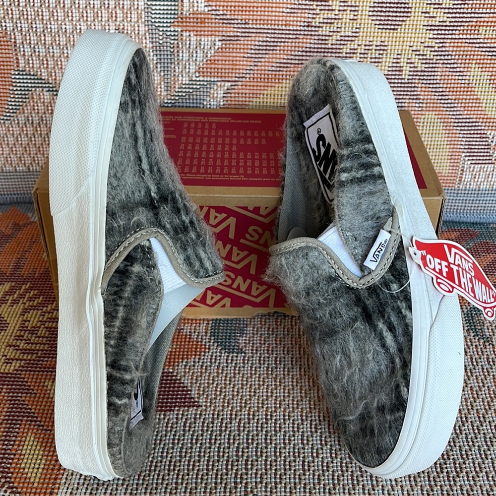 Vans WMNS Classic Slip-On Mule
(Soft Plaid Gray/True white
VN0A4P3U809
Sneakers - Picture 12 of 16